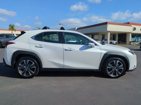 Used 2025 Lexus UX 300h FWD image 5