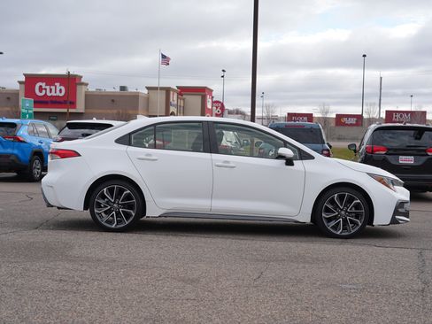 Used 2022 Toyota Corolla SE FWD image 2