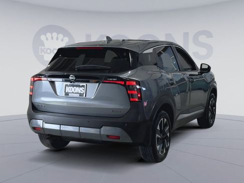 Used 2025 Nissan Kicks SV image 11