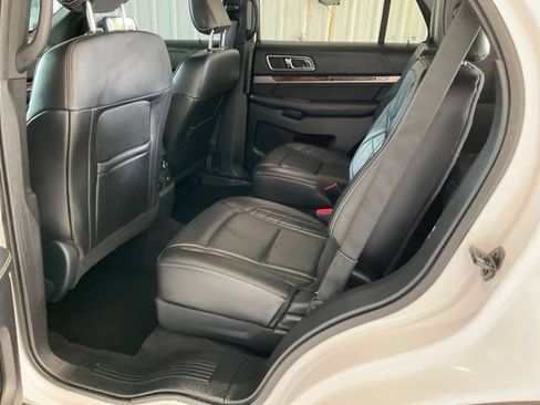 Used 2019 Ford Explorer Platinum AWD/4WD image 17