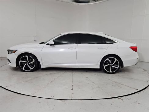 Used 2019 Honda Accord Sport image 3