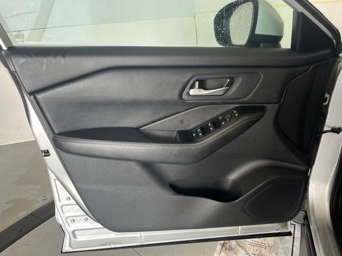Used 2024 Nissan Rogue SV AWD/4WD image 27
