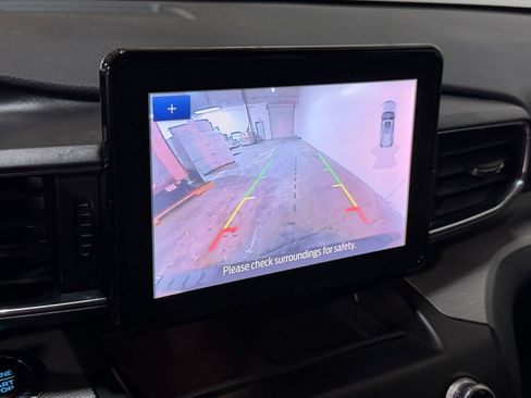 Used 2020 Ford Explorer XLT w/ Equipment Group 202A AWD/4WD image 18