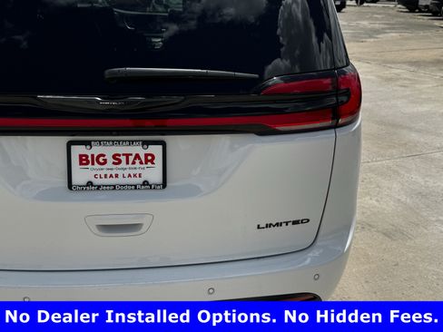 Used 2025 Chrysler Pacifica Limited FWD image 10