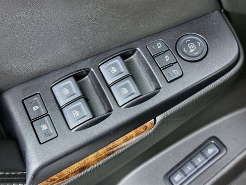 Used 2018 Chevrolet Tahoe Premier AWD/4WD image 19