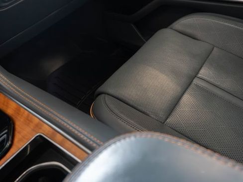 Used 2022 Jeep Grand Wagoneer Series II w/ Flexible Seating Group AWD/4WD image 38