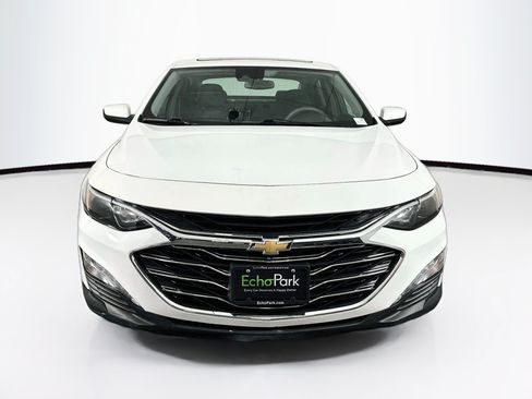 Used 2022 Chevrolet Malibu LT FWD image 2