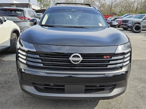 Used 2025 Nissan Kicks SR w/ Illumination Package image 2