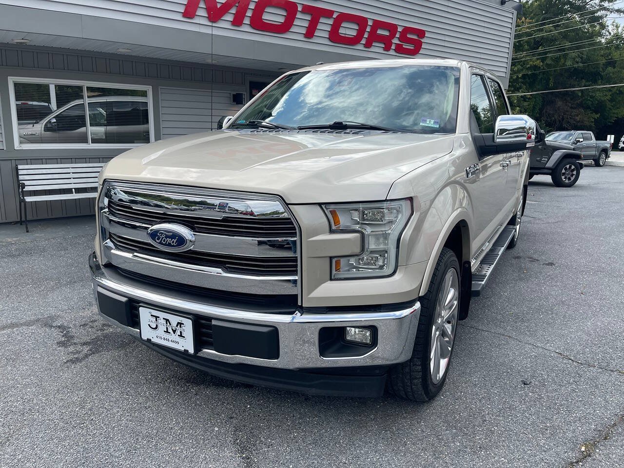 Used 2017 Ford F150 Lariat w/ Equipment Group 502A Luxury AWD/4WD image 3