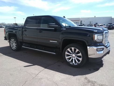 Used 2017 GMC Sierra 1500 SLE w/ SLE Value Package AWD/4WD image 4