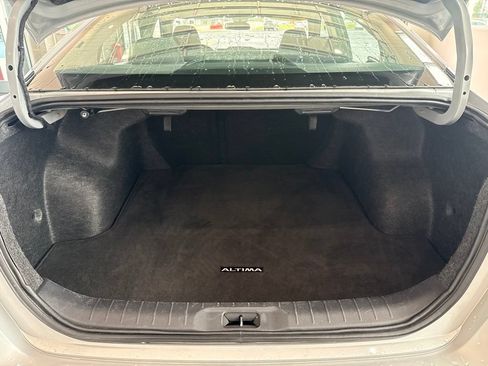 Used 2025 Nissan Altima 2.5 SV FWD image 8