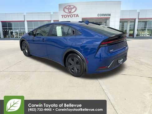 Used 2023 Toyota Prius LE FWD image 3