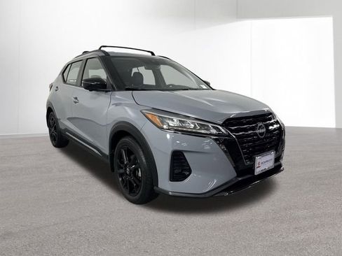 Used 2023 Nissan Kicks SR w/ Interior Electronics Package FWD image 3