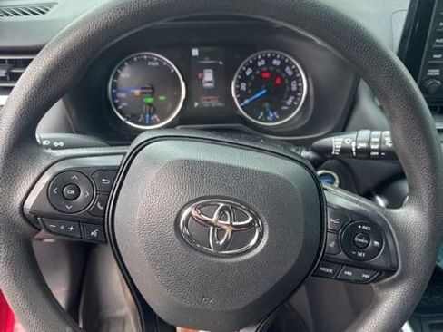 Used 2022 Toyota RAV4 XLE image 3