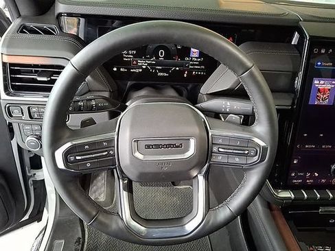 Used 2025 GMC Yukon Denali AWD/4WD image 15