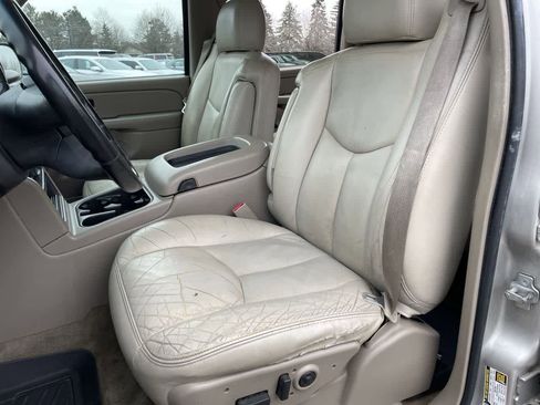 Used 2005 Chevrolet Suburban LT w/ Preferred Equipment Group image 12