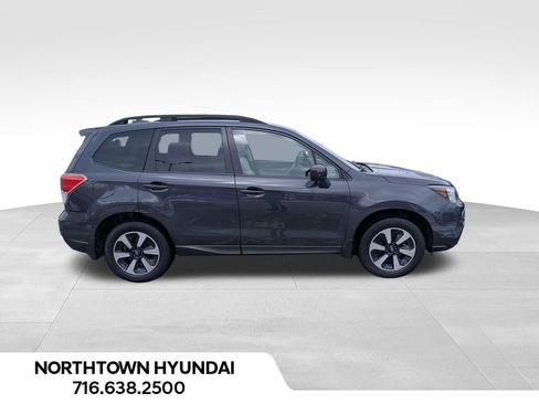 Used 2018 Subaru Forester 2.5i Premium w/ All-Weather Package image 13