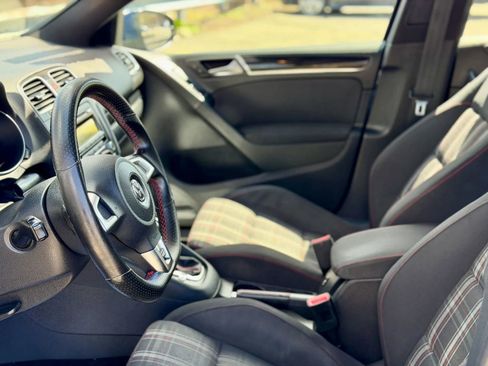 Used 2011 Volkswagen Golf 4-Door FWD image 9