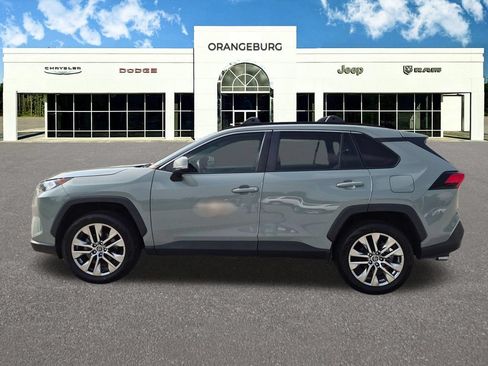 Used 2021 Toyota RAV4 XLE Premium FWD image 6