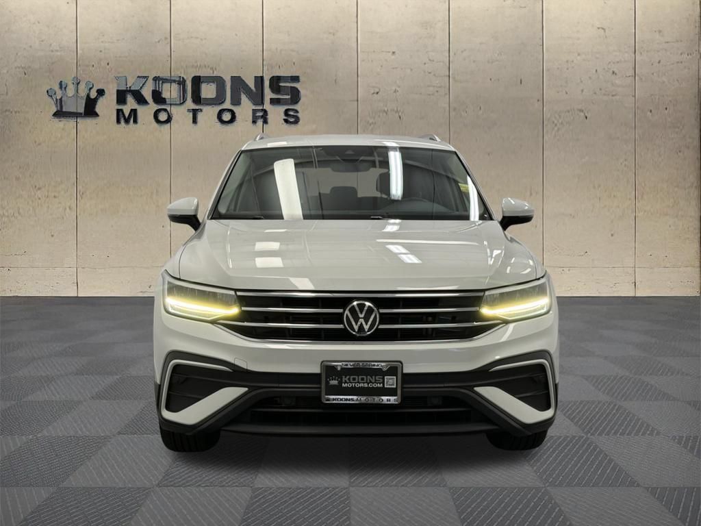 Used 2023 Volkswagen Tiguan SE FWD image 3