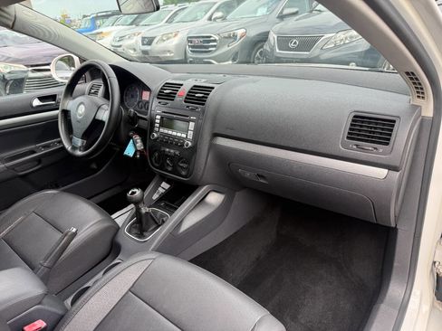Used 2009 Volkswagen Jetta SE FWD image 32