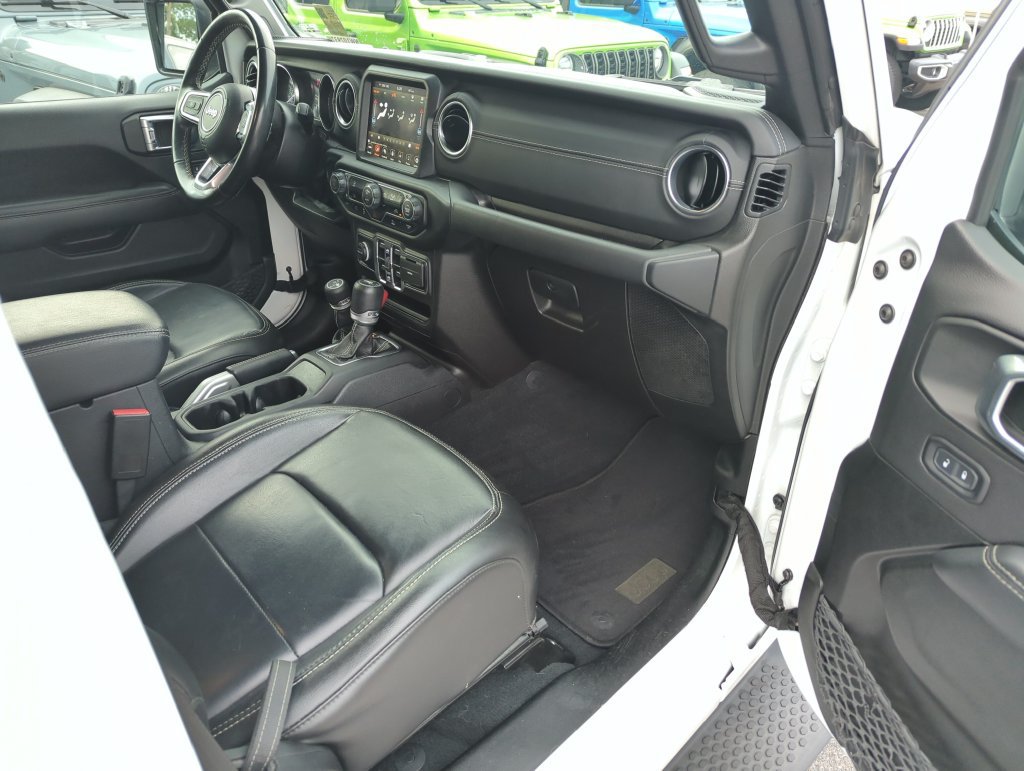 Used 2022 Jeep Wrangler Unlimited Sahara AWD/4WD image 31