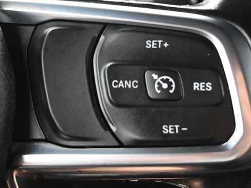 Used 2020 Jeep Gladiator Overland AWD/4WD image 21