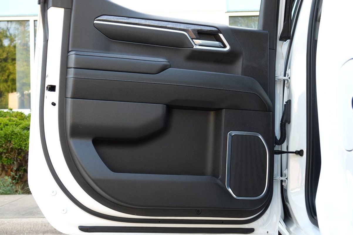 Used 2022 Chevrolet Silverado 1500 LTZ AWD/4WD image 37