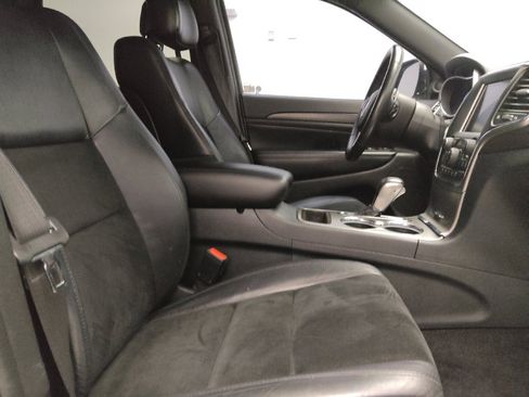 Used 2017 Jeep Grand Cherokee Altitude image 21