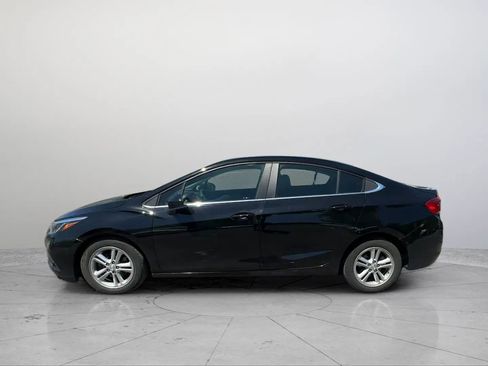 Used 2017 Chevrolet Cruze LT w/ Convenience Package FWD image 4