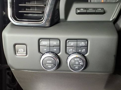 Used 2024 GMC Sierra 1500 AT4 w/ Technology Package AWD/4WD image 27