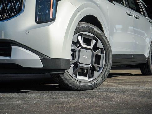 New 2026 Kia Carnival EX image 6