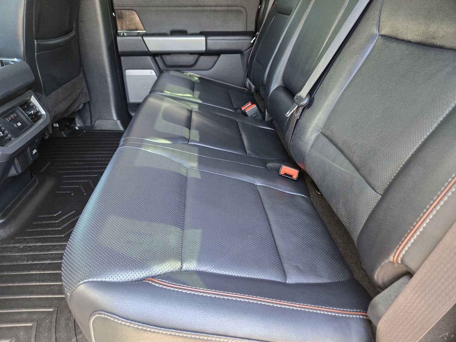 Used 2023 Ford F250 Lariat w/ Lariat Ultimate Package AWD/4WD image 29