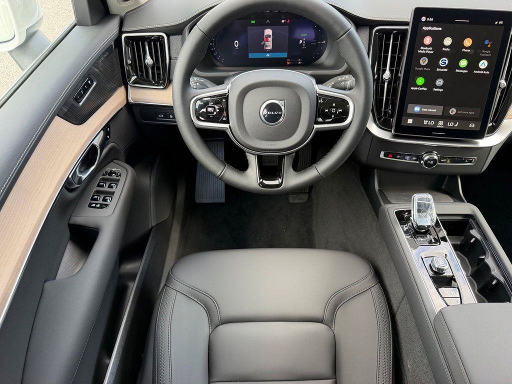 New 2026 Volvo XC90 T8 Plus w/ Protection Package Premier AWD/4WD image 9