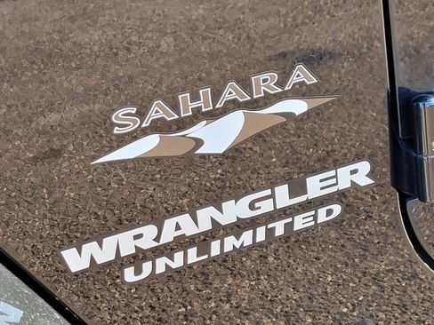 Used 2016 Jeep Wrangler Unlimited Sahara w/ Connectivity Group image 30