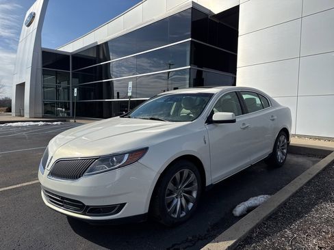 Used 2013 Lincoln MKS image 3