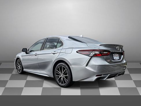 Used 2023 Toyota Camry SE FWD image 5
