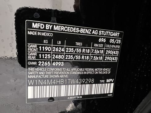 Used 2026 Mercedes-Benz GLB 250 4MATIC image 33
