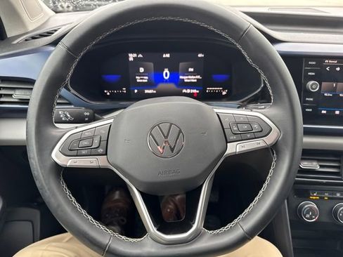 Certified 2022 Volkswagen Taos SE image 18