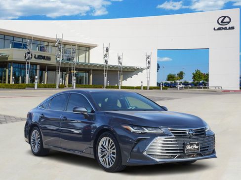 Used 2021 Toyota Avalon Limited image 2