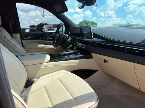 Certified 2024 Cadillac Escalade Premium Luxury AWD/4WD image 10