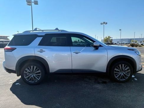 Certified 2025 Nissan Pathfinder SL w/ SL Premium Package FWD image 7