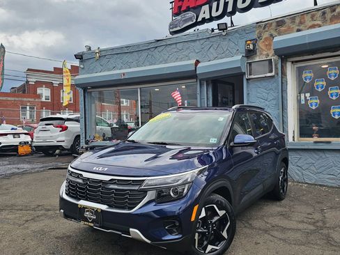 Used 2024 Kia Seltos EX image 2