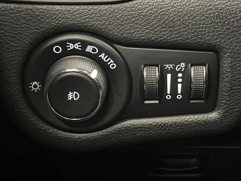 Used 2020 Jeep Cherokee Latitude Lux w/ Quick Order Package 26H Lux image 22