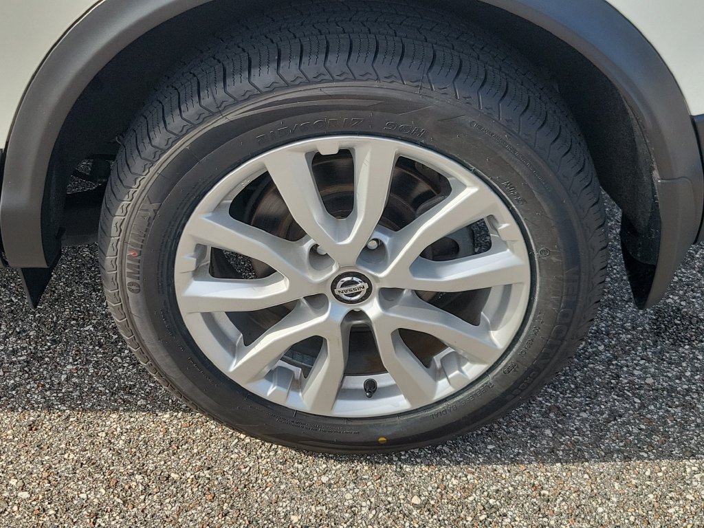 Certified 2022 Nissan Rogue Sport SV w/ Technology Package AWD/4WD image 5