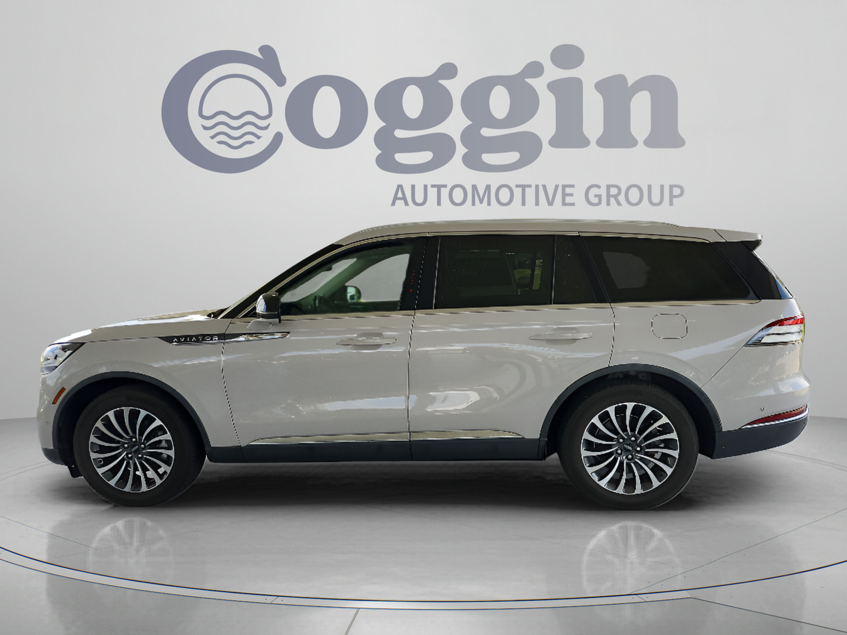 Used 2024 Lincoln Aviator Reserve RWD image 2