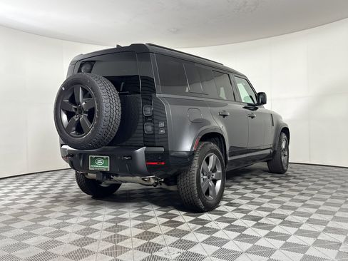 New 2026 Land Rover Defender 110 X-Dynamic SE image 9