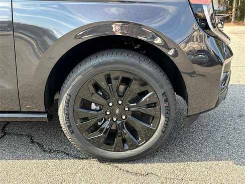 New 2025 Ford Expedition Max Platinum w/ Stealth Appearance Package image 12