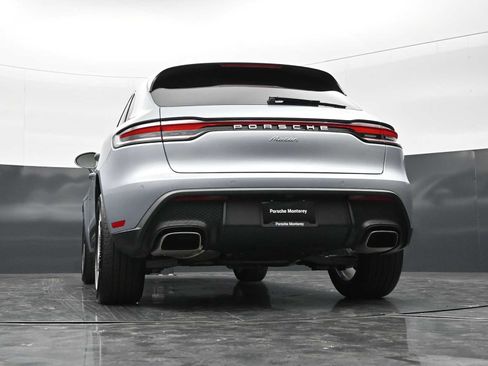 Certified 2025 Porsche Macan AWD/4WD image 38