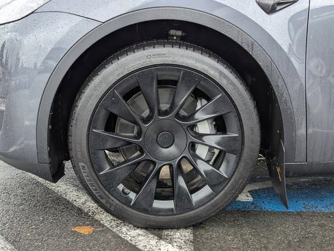 Used 2023 Tesla Model Y Long Range image 36